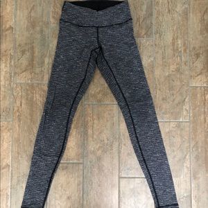 Lululemon textured wonder under legging size 4